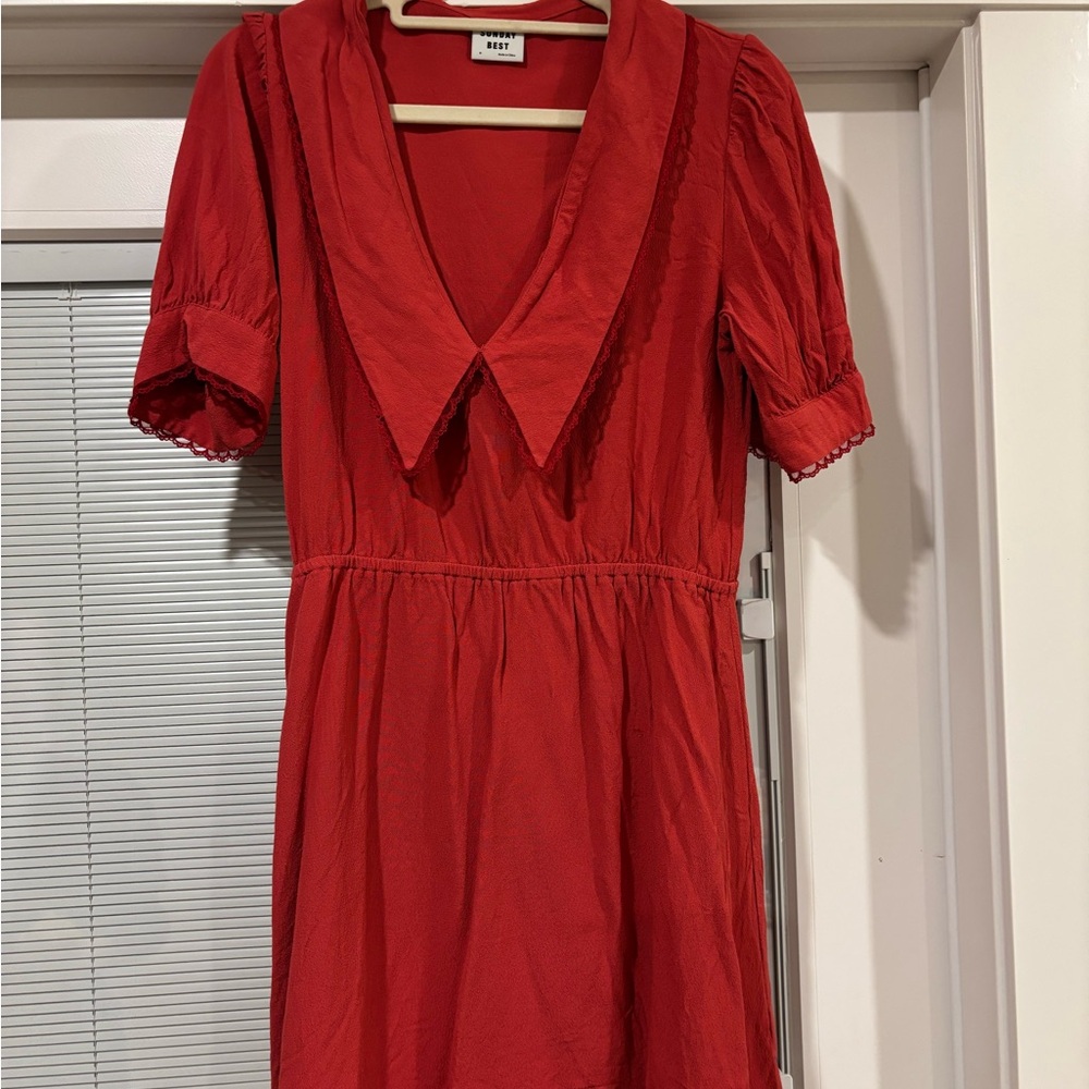 Aritzia New Aki Sunday Best Red Midi Dress with Collar M - Picture 2 of 3